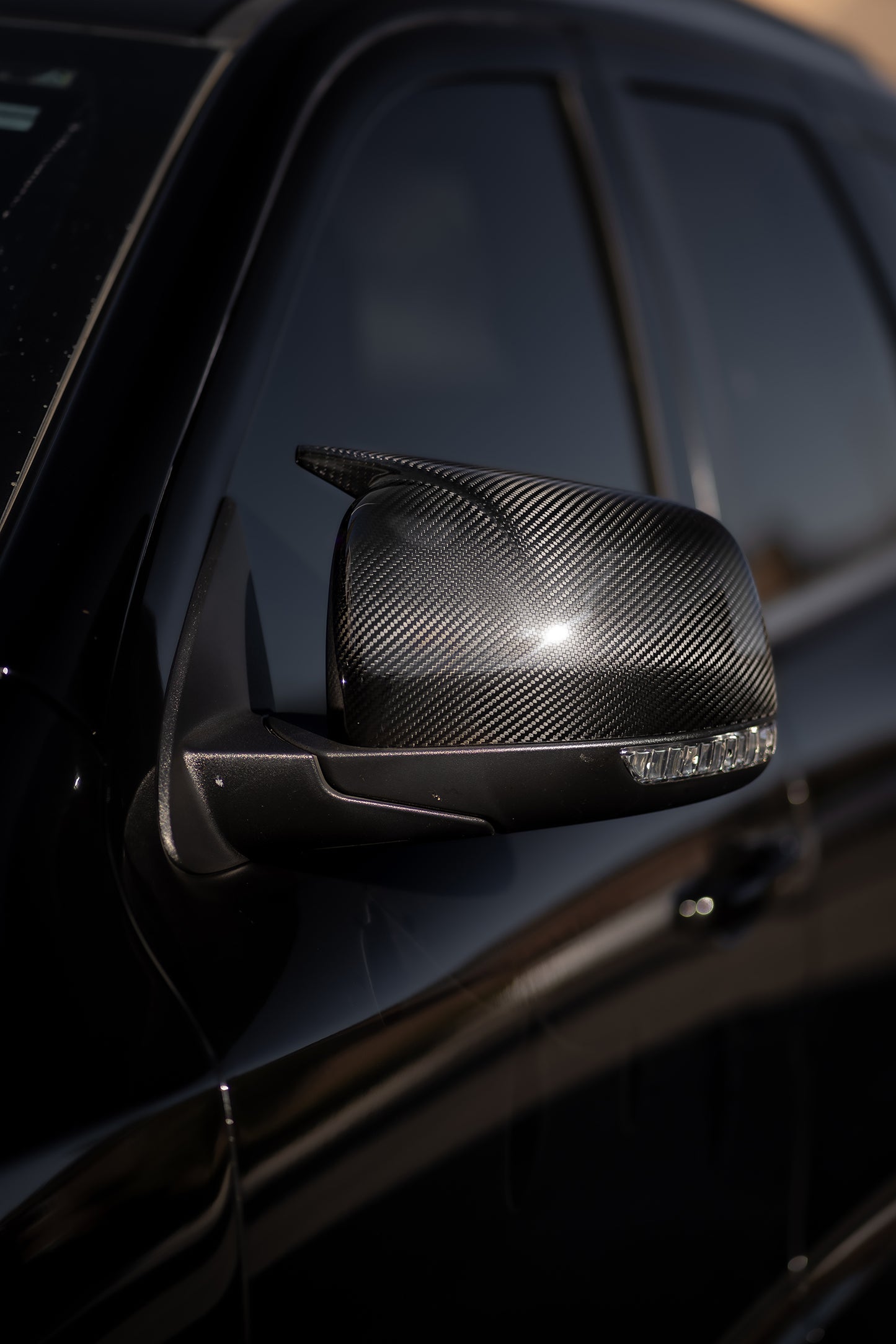 Primeras carcasas de espejos del mundo para Dodge Durango (Angry Bee) 2015+